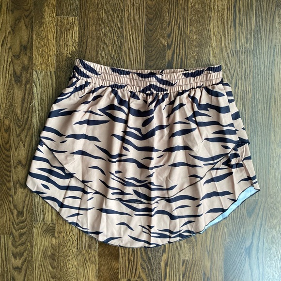 🔹New🔹Tan Animal Print Skirt - Picture 4 of 6